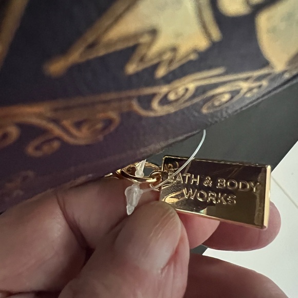 DISNEY VILLAINS NWT PURPLE & GOLD LARGE STUNNING MAKEUP CASE - Picture 7 of 14